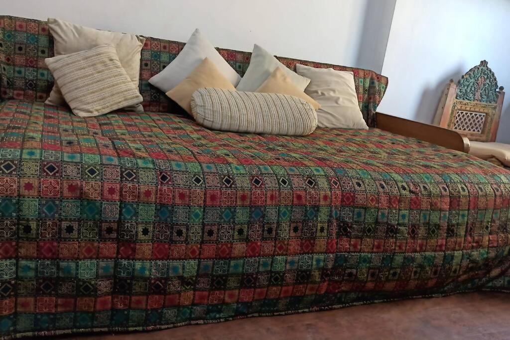 Cozy Private Ac Studio By The Sea Bandstand Bandra W Mumbai Nr Taj Lands End Apartment Екстериор снимка