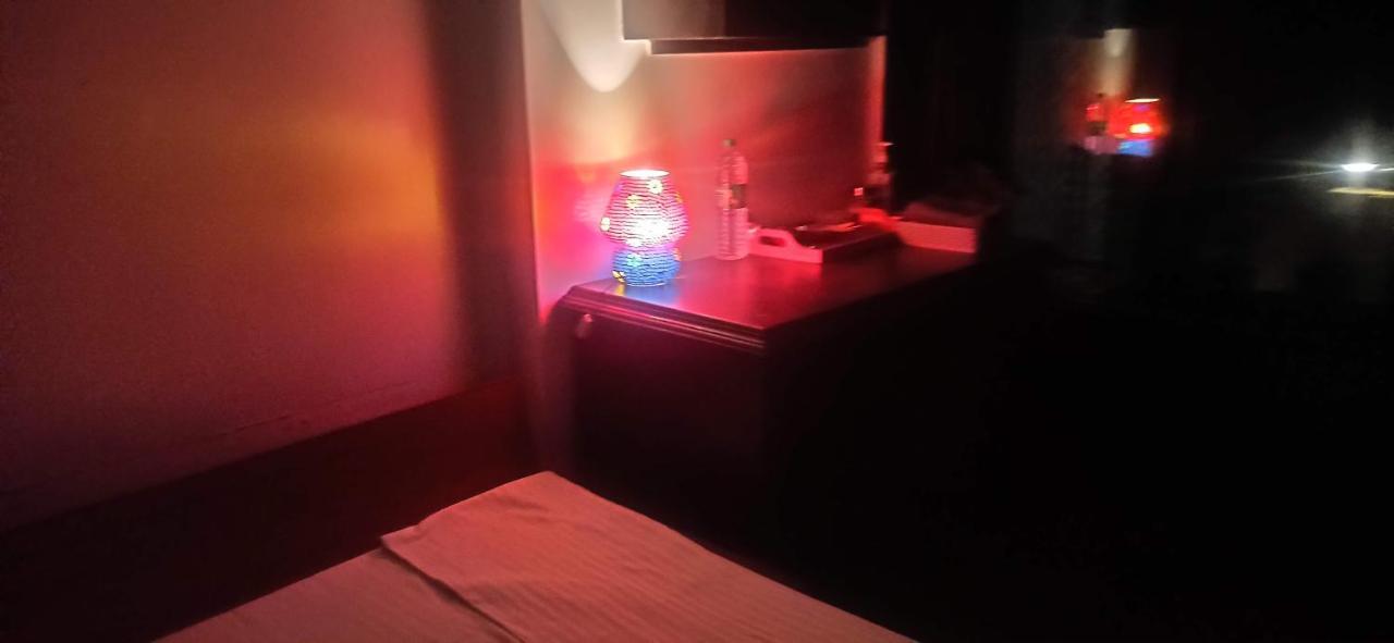 Cozy Private Ac Studio By The Sea Bandstand Bandra W Mumbai Nr Taj Lands End Apartment Екстериор снимка