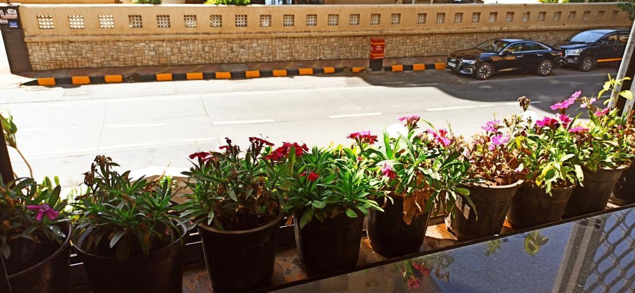 Cozy Private Ac Studio By The Sea Bandstand Bandra W Mumbai Nr Taj Lands End Apartment Екстериор снимка